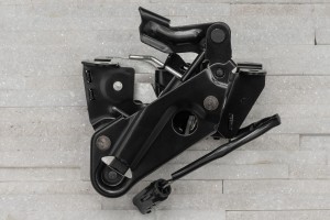 BMW SERIA 7 F02 2008-2015 LEWY ZAMEK POKRYWY SILNIKA 51237206453