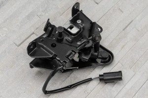 BMW SERIA 7 F02 2008-2015 LEWY ZAMEK POKRYWY SILNIKA 51237206453