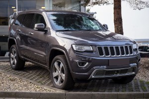 JEEP GRAND CHEROKEE IV WK2 2014-2017 KRATKA PRZEDNIEGO ZDERZAKA LEWA 68143099AC