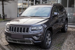 JEEP GRAND CHEROKEE IV WK2 2014-2017 KRATKA PRZEDNIEGO ZDERZAKA LEWA 68143099AC