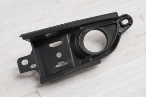 MAZDA CX-5 II KF 2017+ RAMKA WSPORNIK PRZEDNIEJ LAMPY PRZECIWMGIELNEJ LEWY KB8B50C22B