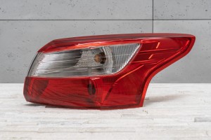 FORD FOCUS MK3 III 2010-2014 PRZED FACELIFTINGIEM SEDAN KAROSERYJNA LAMPA TYLNA PRAWA BM5113404CE