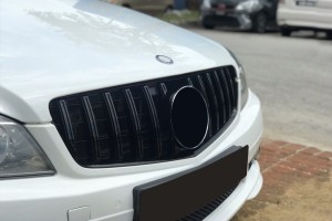 MERCEDES C-CLASS W204 2008-2014 GRILL GT PANAMERICANA CZARNY