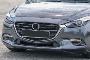 MAZDA 3 III BN 2016-2018 PO LIFTINGU ZAŚLEPKA  PRZEDNIEGO ZDERZAKA PRAWA B63B50101