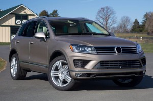 VOLKSWAGEN TOUAREG II 7P 2014-2018 PO FACELIFTINGU LAMPA PRZECIWMGIELNA PRZEDNIA PRAWA 7P6941700G