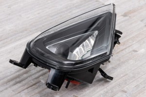 VOLKSWAGEN TOUAREG II 7P 2014-2018 PO FACELIFTINGU LAMPA PRZECIWMGIELNA PRZEDNIA PRAWA 7P6941700G