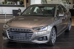 AUDI A4 B9 2019-2024 PO FACELIFTINGU RAMKA GRILLA CHROMOWANA 8W0853651D