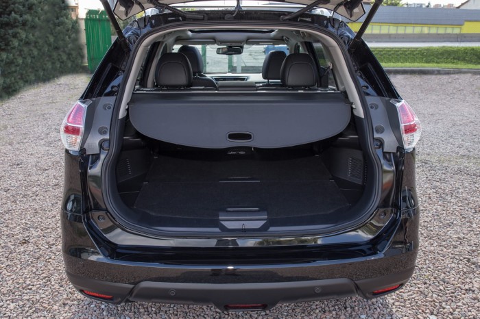NISSAN X-TRAIL III T32 2014-2020 ROLETA BAGAŻNIKA CZARNA