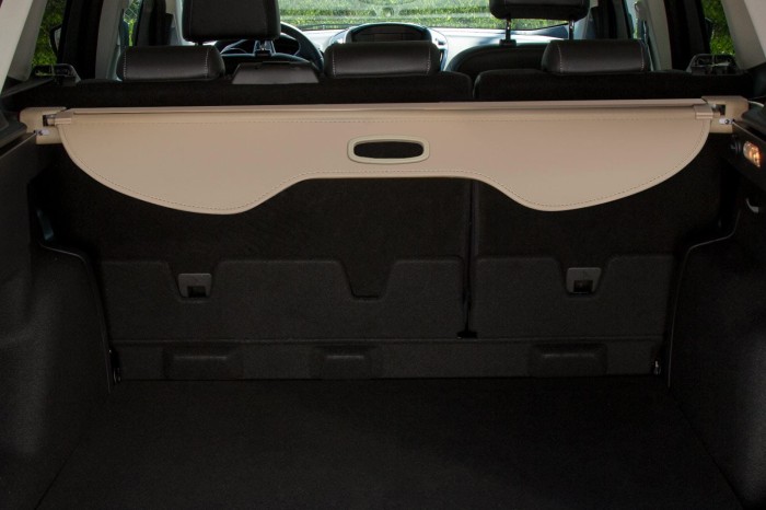 FORD ESCAPE III 2013-2019 BEŻOWA ROLETA BAGAŻNIKA