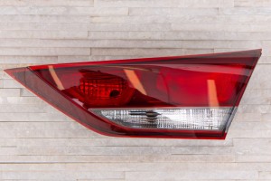HYUNDAI ELANTRA VI AD 2015-2018 PRZED FACELIFTINGIEM LAMPA KLAPY TYLNEJ PRAWA 92404F2000