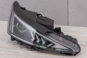 HYUNDAI ELANTRA VI AD 2018-2020 PO FACELIFTINGU LAMPA PRZEDNIA PRAWA LED 92102F2600