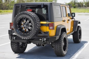 JEEP WRANGLER JK 2007-2018 ZDERZAK TYLNY SZEROKI PARAMOUNT PREMIUM Z ZAWIESIEM KOŁA