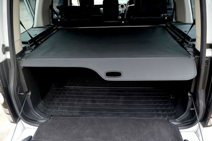 LAND ROVER DISCOVERY 3/4 2004-2016 ROLETA BAGAŻNIKA CZARNA