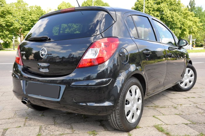 OPEL CORSA D 2006-2014 KAMERA COFANIA FULL HD DYNAMICZNE LINIE ZINTEGROWANA Z LAMPĄ TABLICY