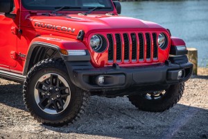 JEEP WRANGLER JL 2018+ BOCZNE ZAPIĘCIA MASKI 68240952AD
