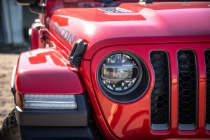 JEEP WRANGLER JL 2018+ BOCZNE ZAPIĘCIA MASKI 68240952AD