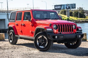 JEEP WRANGLER JL 2018+ BOCZNE ZAPIĘCIA MASKI 68240952AD