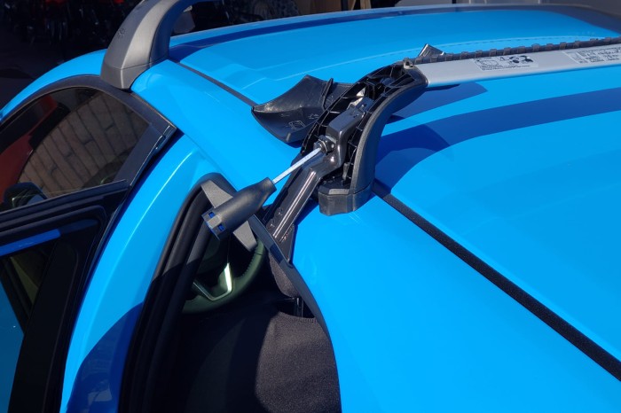TOYOTA COROLLA XII E21 2019+ SEDAN BELKI DACHOWE OEM PW30102001
