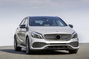 MERCEDES A-CLASS W176 2015-2018 ATRAPA KRATKA ŚRODKOWA PRZEDNIEGO ZDERZAKA A1768852600