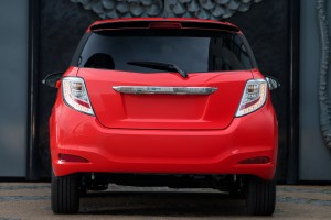 TOYOTA YARIS III XP130 2011-2019 SPOILER TYLNY CZARNY LAKIEROWANY PIANO BLACK