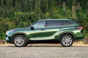 TOYOTA HIGHLANDER IV XU70 2019+ BŁOTNIK PRZEDNI LEWY 538020E160