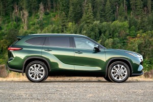 TOYOTA HIGHLANDER IV XU70 2019+ BŁOTNIK PRZEDNI PRAWY 538010E160