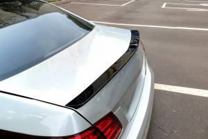 MERCEDES E-CLASS W212 2013-2016 PO FACELIFTINGU SEDAN SPOILER TYLNY CZARNY LAKIEROWANY PIANO BLACK