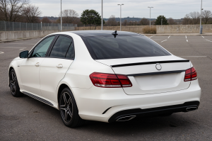 MERCEDES E-CLASS W212 2013-2016 PO FACELIFTINGU SEDAN SPOILER TYLNY CZARNY LAKIEROWANY PIANO BLACK