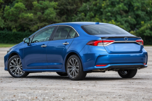 TOYOTA COROLLA XII E21 2019+ SEDAN SPOILER TYLNY CZARNY LAKIEROWANY PIANO BLACK