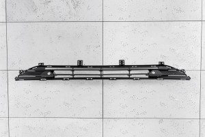 VOLVO S90 2016-2020 PRZED FACELIFTINGIEM KRATKA ŚRODKOWA PRZEDNIEGO ZDERZAKA Z PDC 32227521