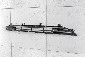 VOLVO S90 2016-2020 PRZED FACELIFTINGIEM KRATKA ŚRODKOWA PRZEDNIEGO ZDERZAKA Z PDC 32227521