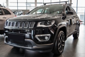 JEEP COMPASS II MP 2017-2020 PRZED FACELIFTINGIEM LISTWA PRZEDNICH DRZWI LEWA 5UP25RXFAA