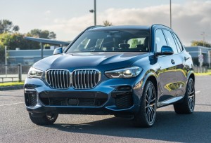 BMW X5 G05 2018-2023 KRATKA PRZEDNIEGO ZDERZAKA ŚRODKOWA Z OTWOREM POD RADAR 51118069211