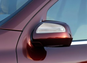 MERCEDES V-CLASS VIANO II W639 2003-2010 PRZED LIFTINGIEM KIERUNKOWSKAZ LUSTERKA LED LEWY A2048200721