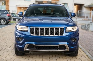JEEP GRAND CHEROKEE IV WK2 2014-2017 PO FACELIFTINGU KRATKA PRZEDNIEGO ZDERZAKA ZAŚLEPKA LAMPY PRZECIWMGIELNEJ CZARNA LEWA 68143079AB