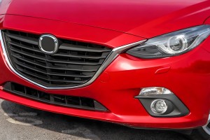 MAZDA 3 III BM 2014-2016 PRZED FACELIFTINGIEM CHROMOWANA RAMKA LEWEJ KRATKI HALOGENU BJE1-50C12