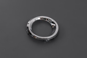 MAZDA 3 III BM 2014-2016 PRZED FACELIFTINGIEM CHROMOWANA RAMKA LEWEJ KRATKI HALOGENU BJE1-50C12