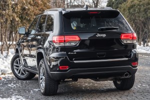 JEEP GRAND CHEROKEE IV WK2 2014-2021 CHROMOWANA LISTWA TYLNEGO ZDERZAKA 68111635AA