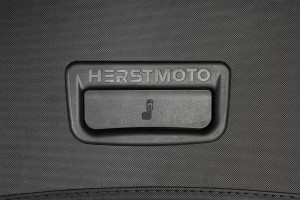 FORD ESCAPE MK4 IV 2019-2024 ROLETA BAGAŻNIKA CZARNA