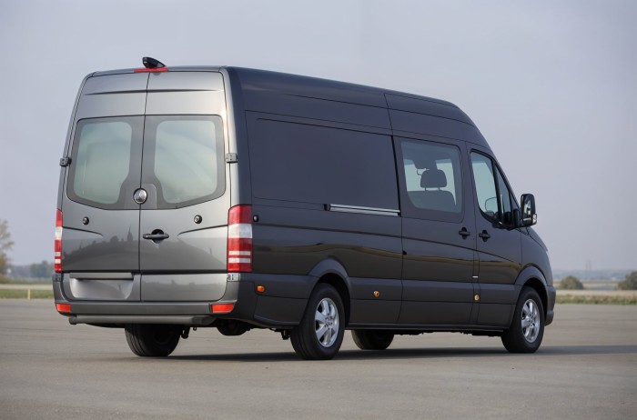 MERCEDES SPRINTER II W906 2006-2019 KAMERA COFANIA FULL HD DYNAMICZNE LINIE NAD DRZWI BAGAŻOWE W MIEJSCE ŚWIATŁA STOPU