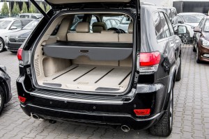 JEEP GRAND CHEROKEE IV WK2 2010-2022 ROLETA BAGAŻNIKA CZARNA 6FW02DX9AC
