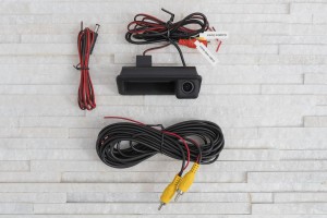 FORD FIESTA MK6 VI 2008-2019 KAMERA COFANIA FULL HD DYNAMICZNE LINIE ZINTEGROWANA Z KLAMKĄ KLAPY TYLNEJ