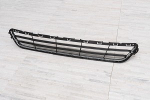 FORD FUSION MK2 II 2014-2022 ATRAPA KRATKA PRZEDNIEGO ZDERZAKA DOLNA Z CHROMOWANĄ LISTWĄ DS7Z17K945AB + DS7Z8419BA