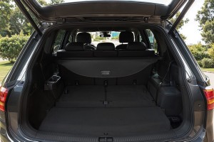 VOLKSWAGEN TIGUAN II ALLSPACE 2016-2024 ROLETA BAGAŻNIKA CZARNA 5NN867871