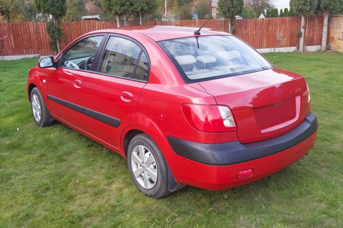 KIA RIO II JB 2005-2009 PRZED FACELIFTINGIEM SEDAN CHLAPACZE