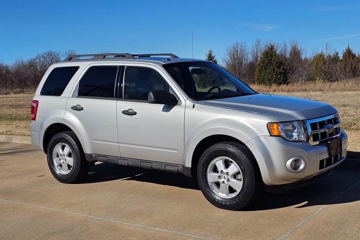 FORD ESCAPE MK2 II 2007-2012 WERSJA USA CHLAPACZE