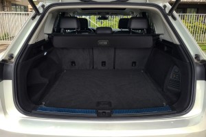 VOLKSWAGEN TOUAREG III CR 2018-2026 ROLETA BAGAŻNIKA CZARNA 760867871C