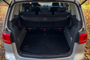 VOLKSWAGEN TOURAN I 1T 2003-2015 ROLETA BAGAŻNIKA CZARNA 1T0867871M