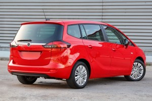OPEL ZAFIRA C 2012-2019 KAMERA COFANIA FULL HD DYNAMICZNE LINIE ZINTEGROWANA Z LAMPĄ TABLICY