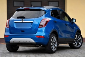 OPEL MOKKA A 2012-2019 KAMERA COFANIA FULL HD DYNAMICZNE LINIE ZINTEGROWANA Z LAMPĄ TABLICY